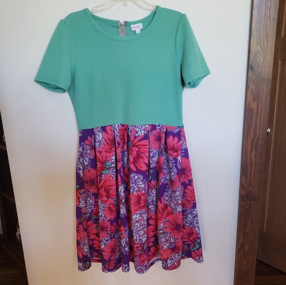 LuLaRoe Dresses & Skirts - Amelia Dress